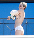 Miley Cyrus topless in Sydney (10/2014)
