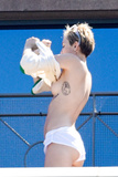 Miley Cyrus topless in Sydney (10/2014)
